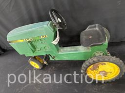 39703-JOHN DEERE PEDAL TRACTOR