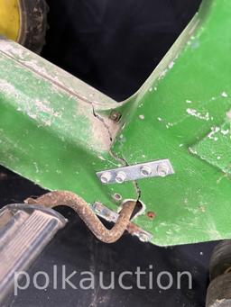 39715-JOHN DEERE PEDAL TRACTOR