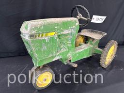 39715-JOHN DEERE PEDAL TRACTOR