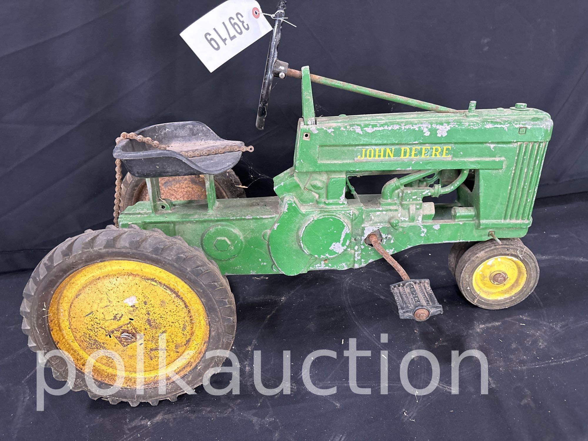 39719-JOHN DEERE PEDAL TRACTOR