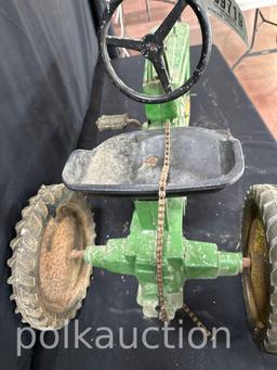 39719-JOHN DEERE PEDAL TRACTOR