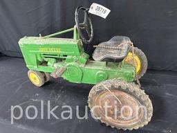 39719-JOHN DEERE PEDAL TRACTOR
