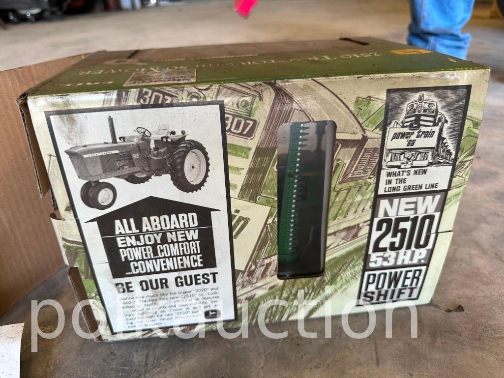 JOHN DEERE 2510 PRECISION TOY TRACTOR