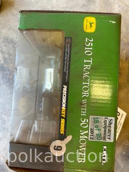 JOHN DEERE 2510 PRECISION TOY TRACTOR