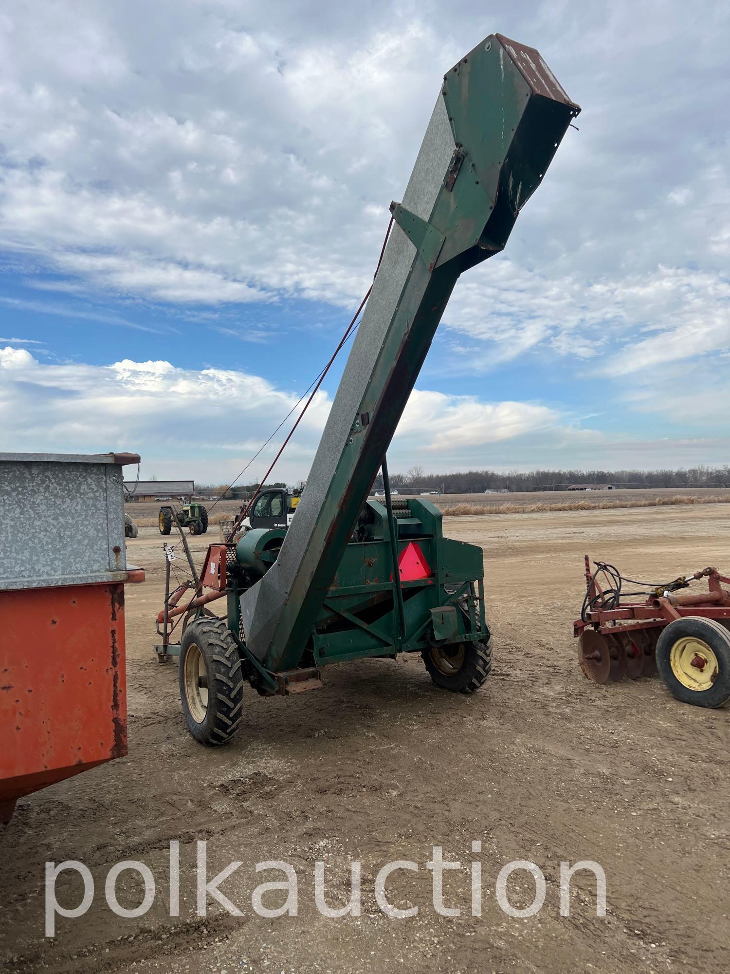 241-NEW IDEA 323 SINGLE ROW CORN PICKER
