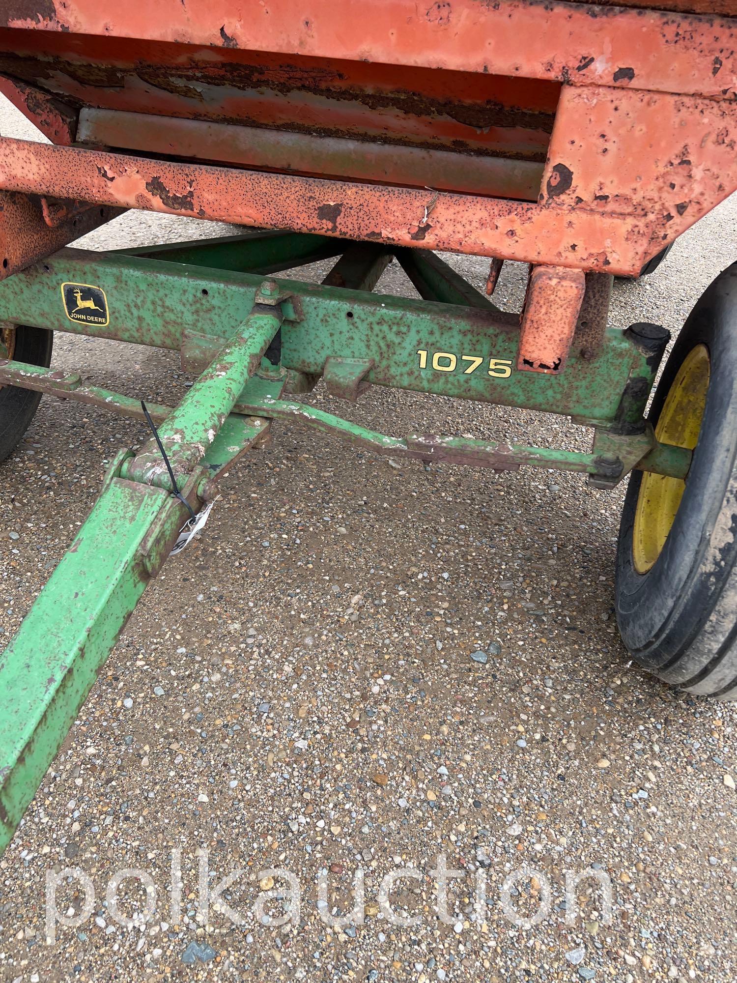 3788-JOHN DEERE 1075 RUNNING GEAR W/CENTER DUMP WAGON