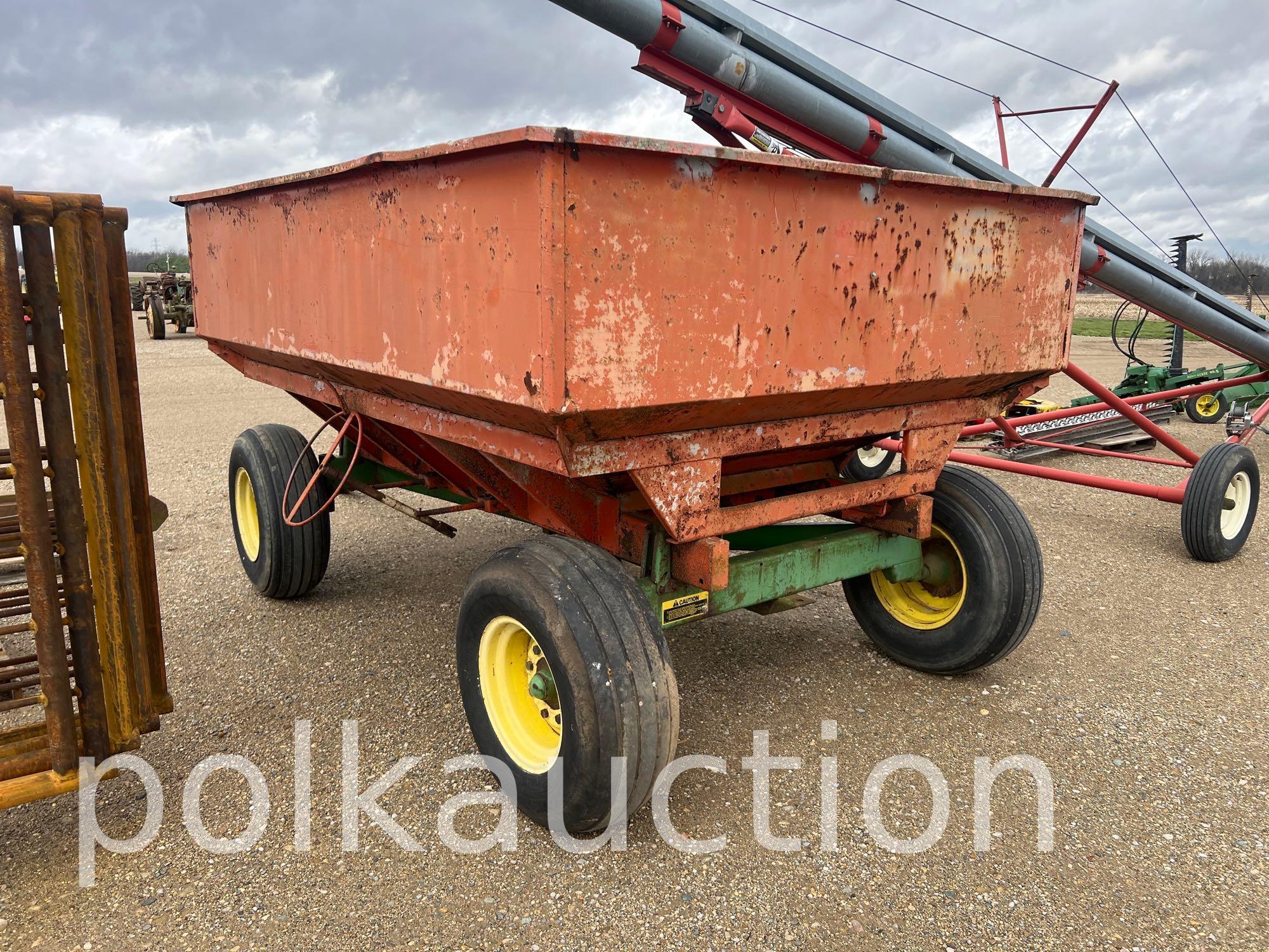 3788-JOHN DEERE 1075 RUNNING GEAR W/CENTER DUMP WAGON