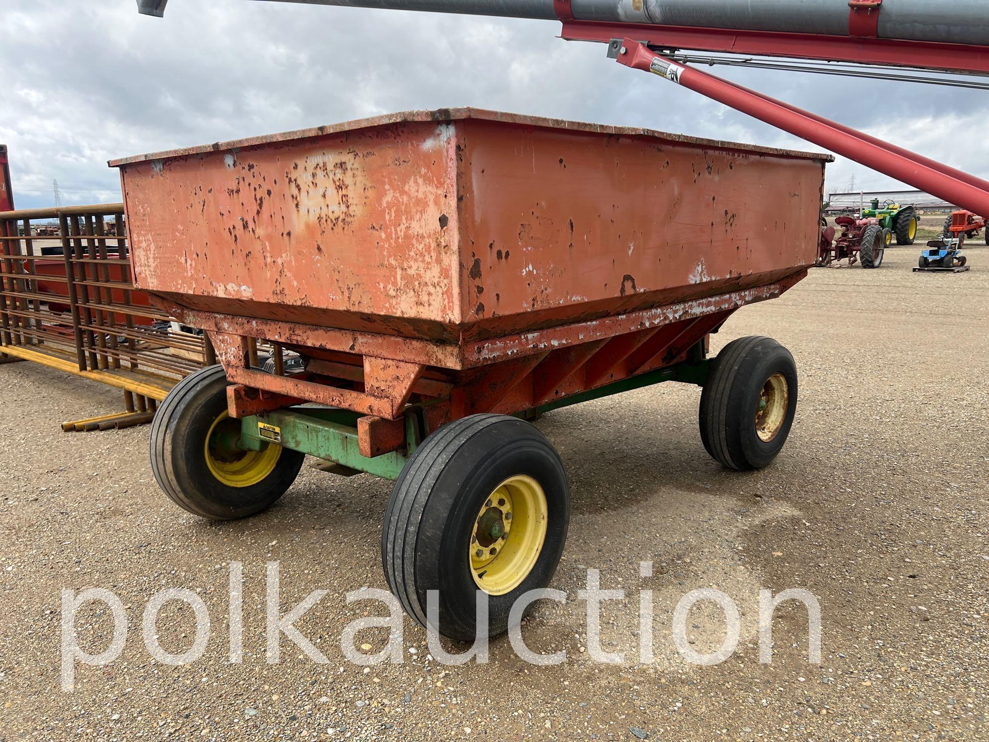 3788-JOHN DEERE 1075 RUNNING GEAR W/CENTER DUMP WAGON