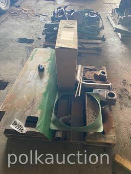 2157-JOHN DEERE G LOW RADIATOR COMPLETE ASSEMBLY