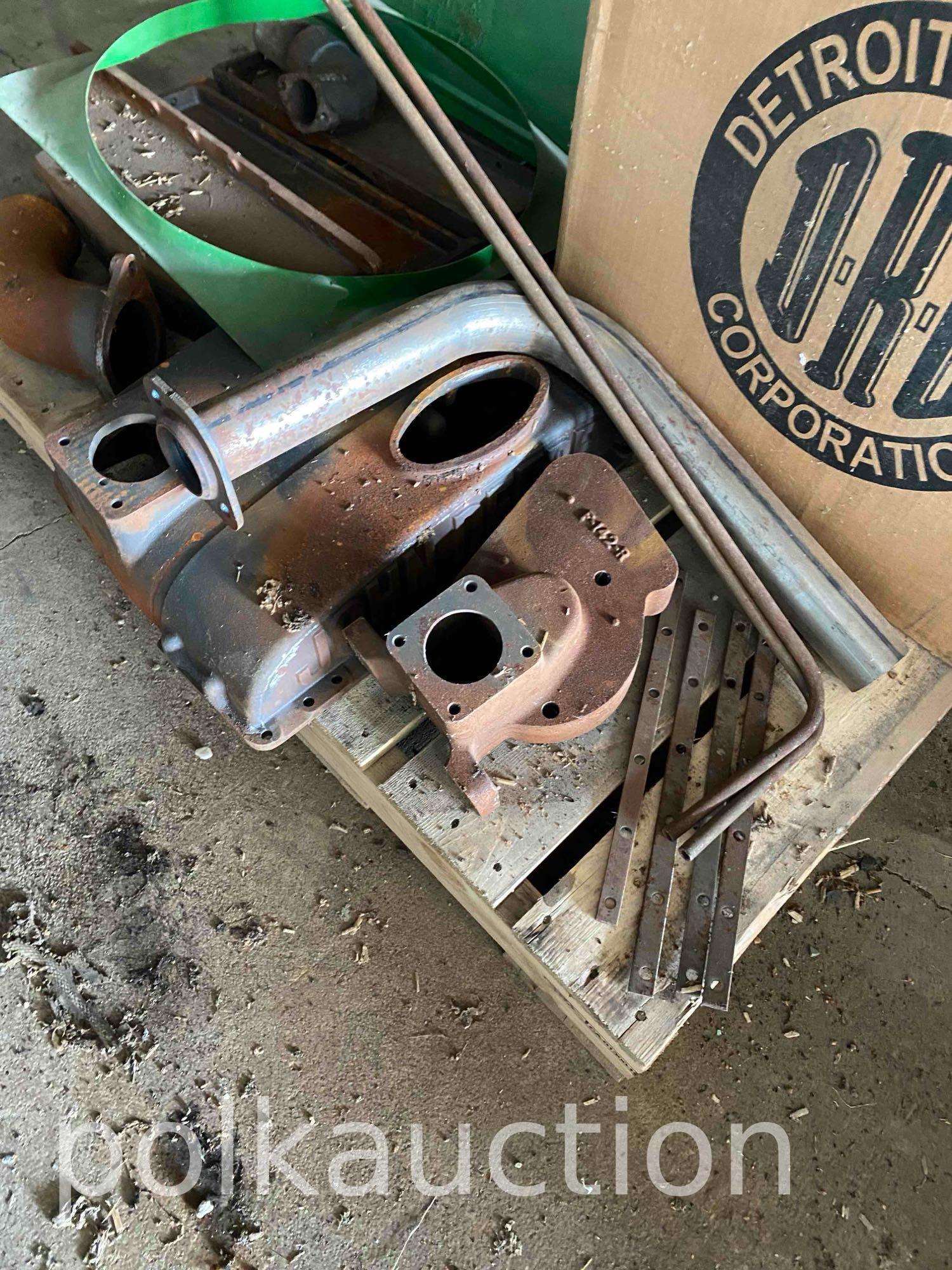 2157-JOHN DEERE G LOW RADIATOR COMPLETE ASSEMBLY