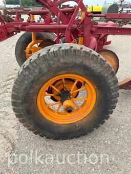 6456-MINNEAPOLIS MOLINE 2BTM PULL TYPE PLOW