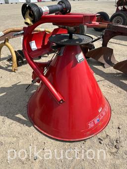 7315-TARTER FERTILIZER SPREADER-4000# CAPACITY
