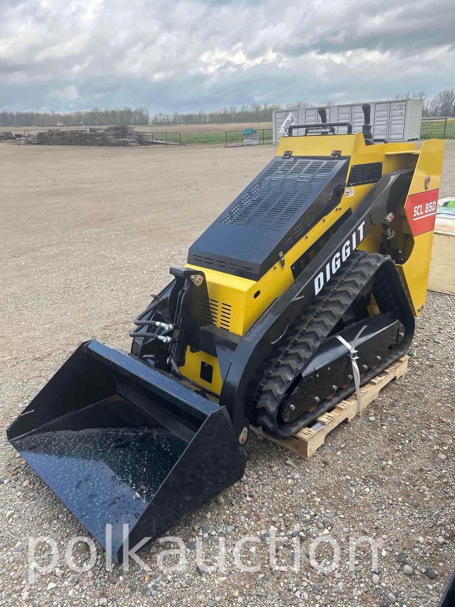 MINI COMPACT TRACK LOADER