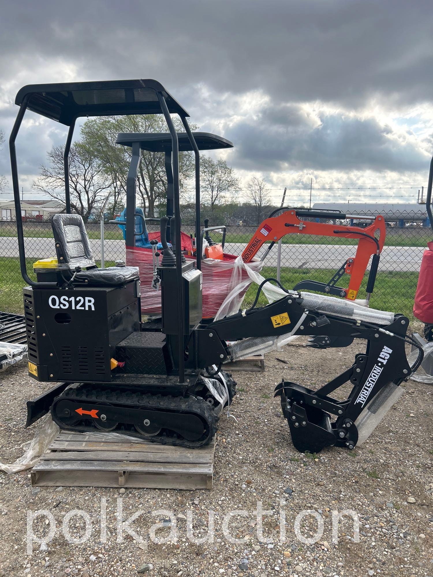 MINI EXCAVATOR-w/ BUCKET, RIPPER, 2'8'' STICK, AUX HYD, DOZER & CANOPY