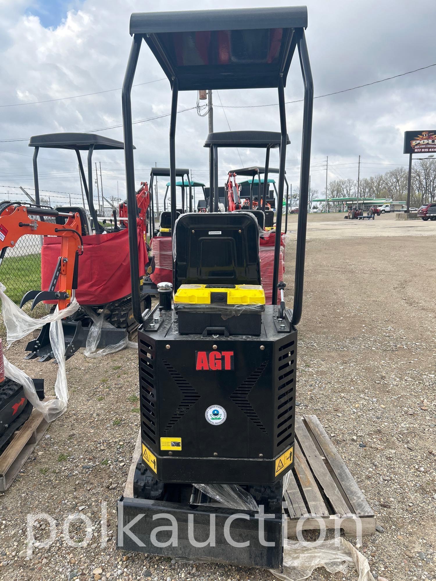 MINI EXCAVATOR-w/ BUCKET, RIPPER, 2'8'' STICK, AUX HYD, DOZER & CANOPY