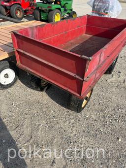 10502 - SMALL RED TRAILER WAGON (
