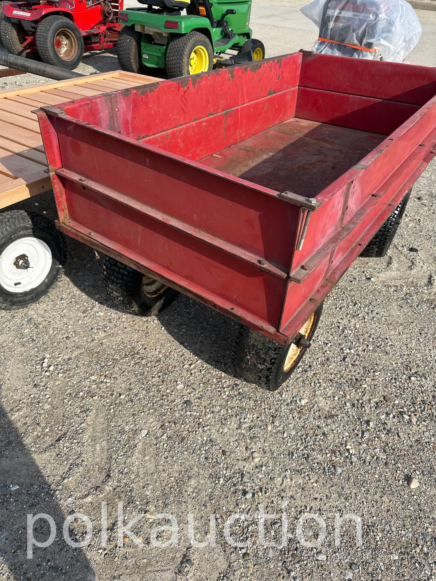 10502 - SMALL RED TRAILER WAGON (