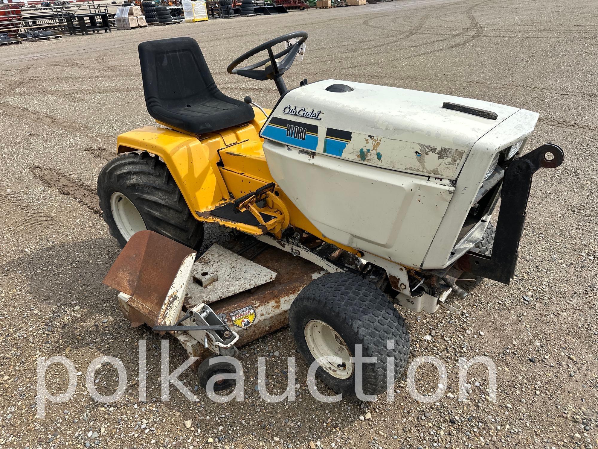 9898 - CUB CADET HYDRO 2072 (SN# 761281)