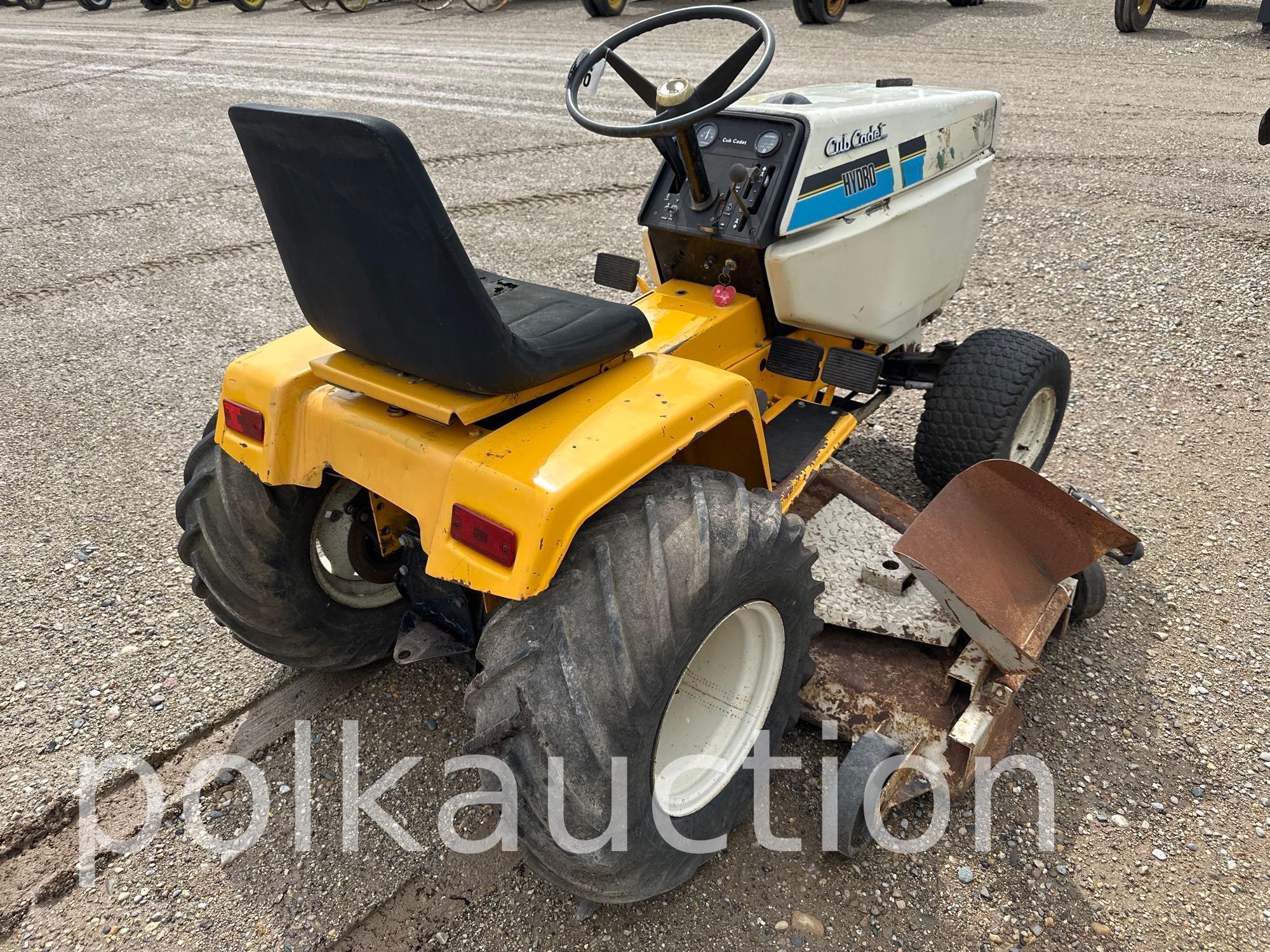 9898 - CUB CADET HYDRO 2072 (SN# 761281)