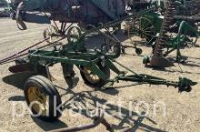 10667 - JOHN DEERE 2 BTM PULL TYPE PLOW - 16"