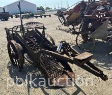10682 - JOHN DEERE 1-ROW POTATO DIGGER