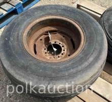 10705 - 12.5L-15 TIRE / 12-BOLT RIM