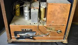 ZENITH "WALTON" MODEL TOMBSTONE RADIO