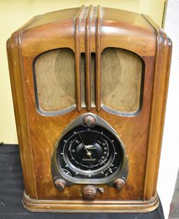 ZENITH "WALTON" MODEL TOMBSTONE RADIO