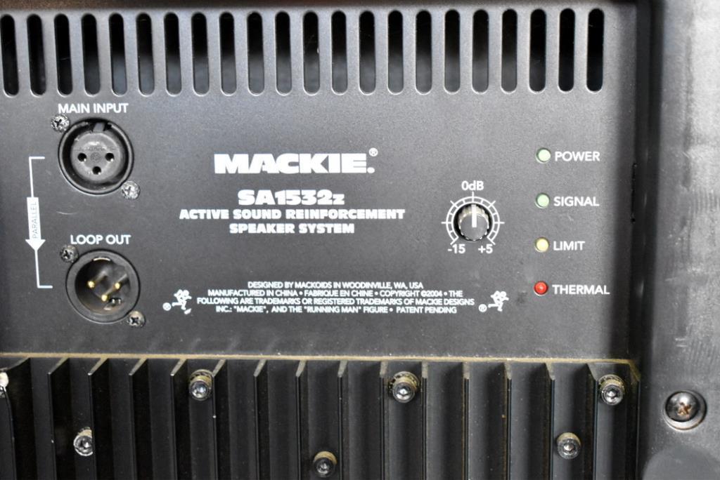 TWO MACKIE SA1532z ACTIVE SPEAKERS