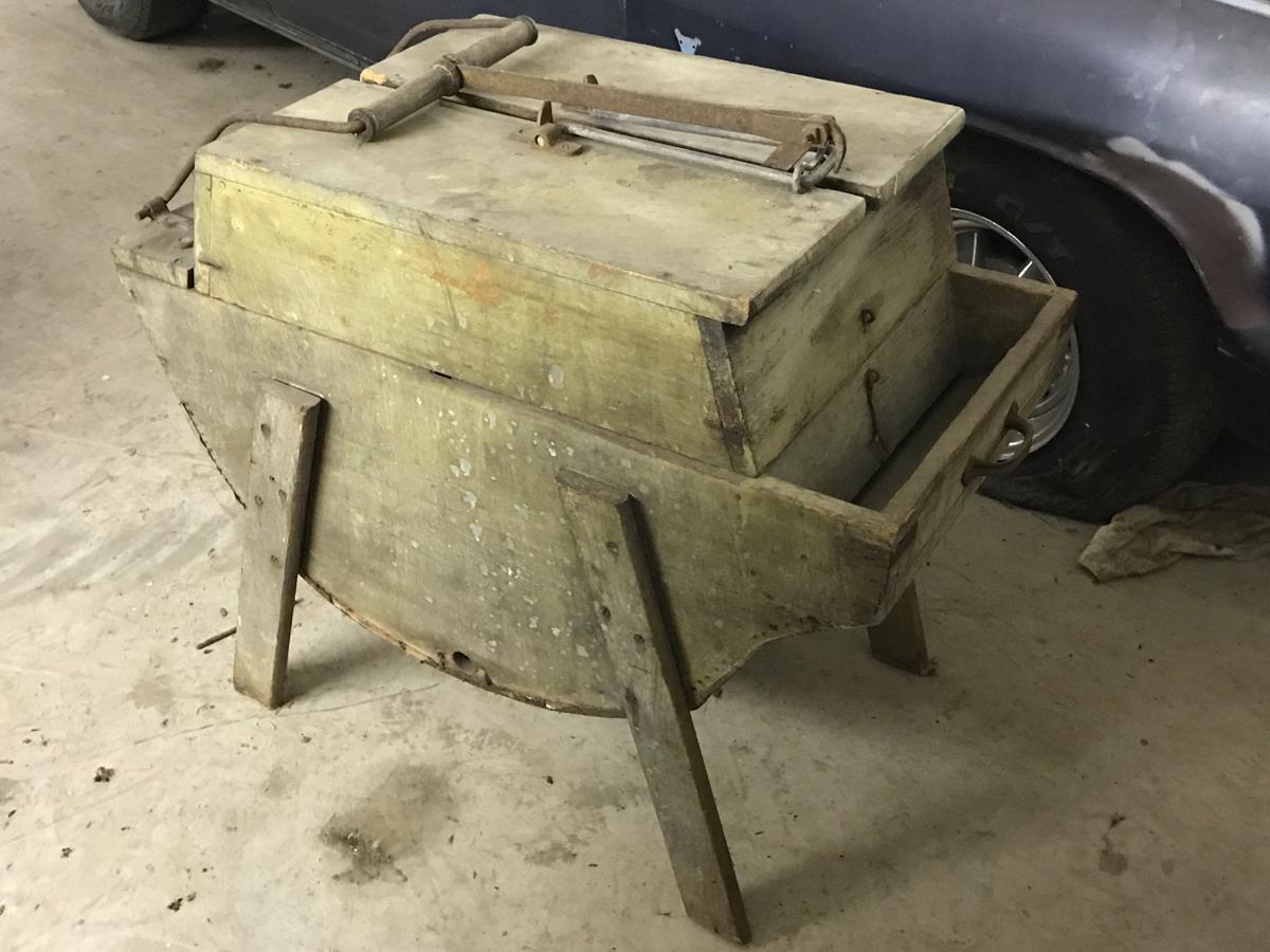 LOT 29: Wooden Manual Washing Machine