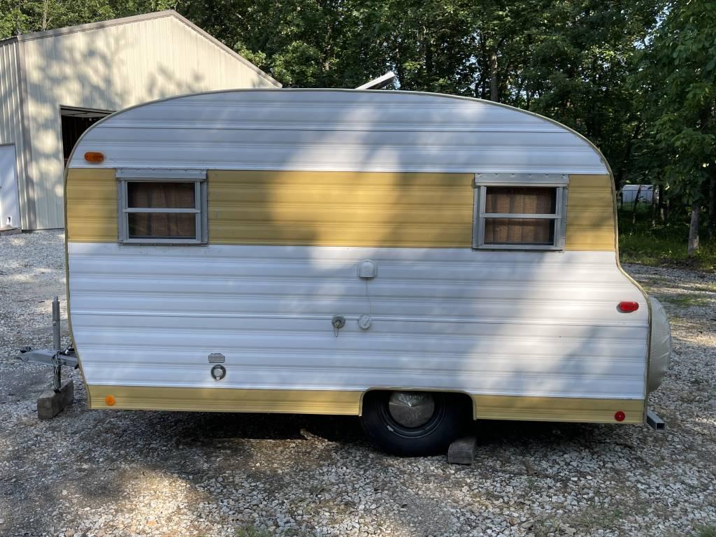 Lot 22. 1970 Play-Mor Camper