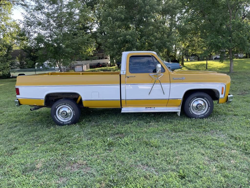 Lot 24. 1974 Chevrolet Cheyenne Super 10