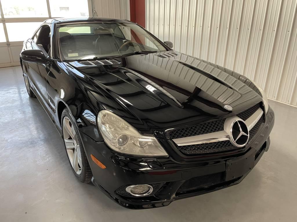 Lot 27. Mercedes-Benz SL550 Convertible