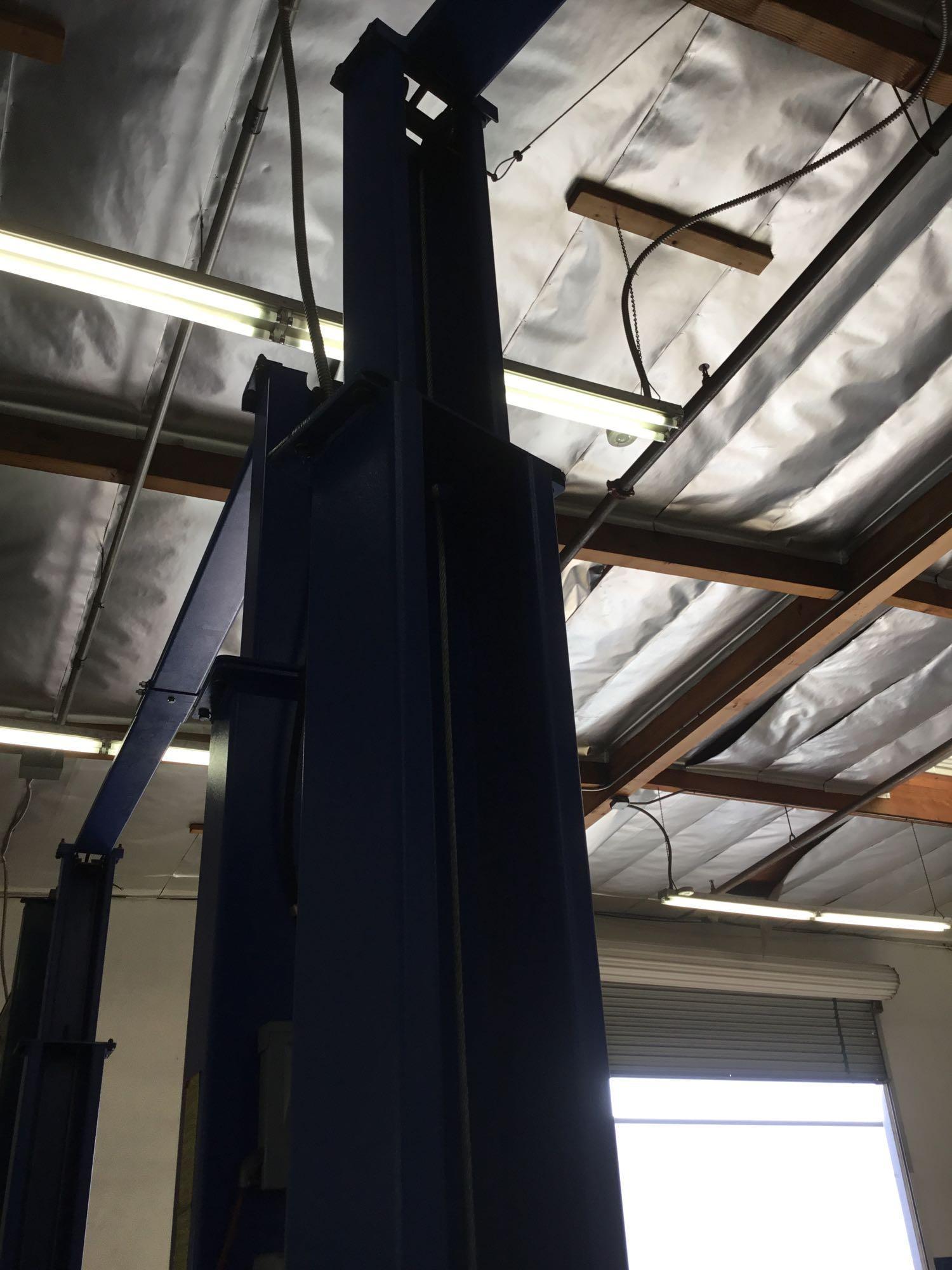 BISON 9KAC 9000 lb. Capacity Two Post Clear Floor - Asymmetric - Lift