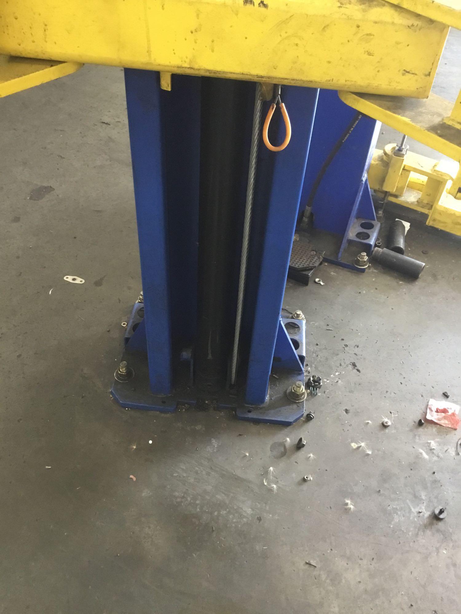 BISON 9KAC 9000 lb. Capacity Two Post Clear Floor - Asymmetric - Lift
