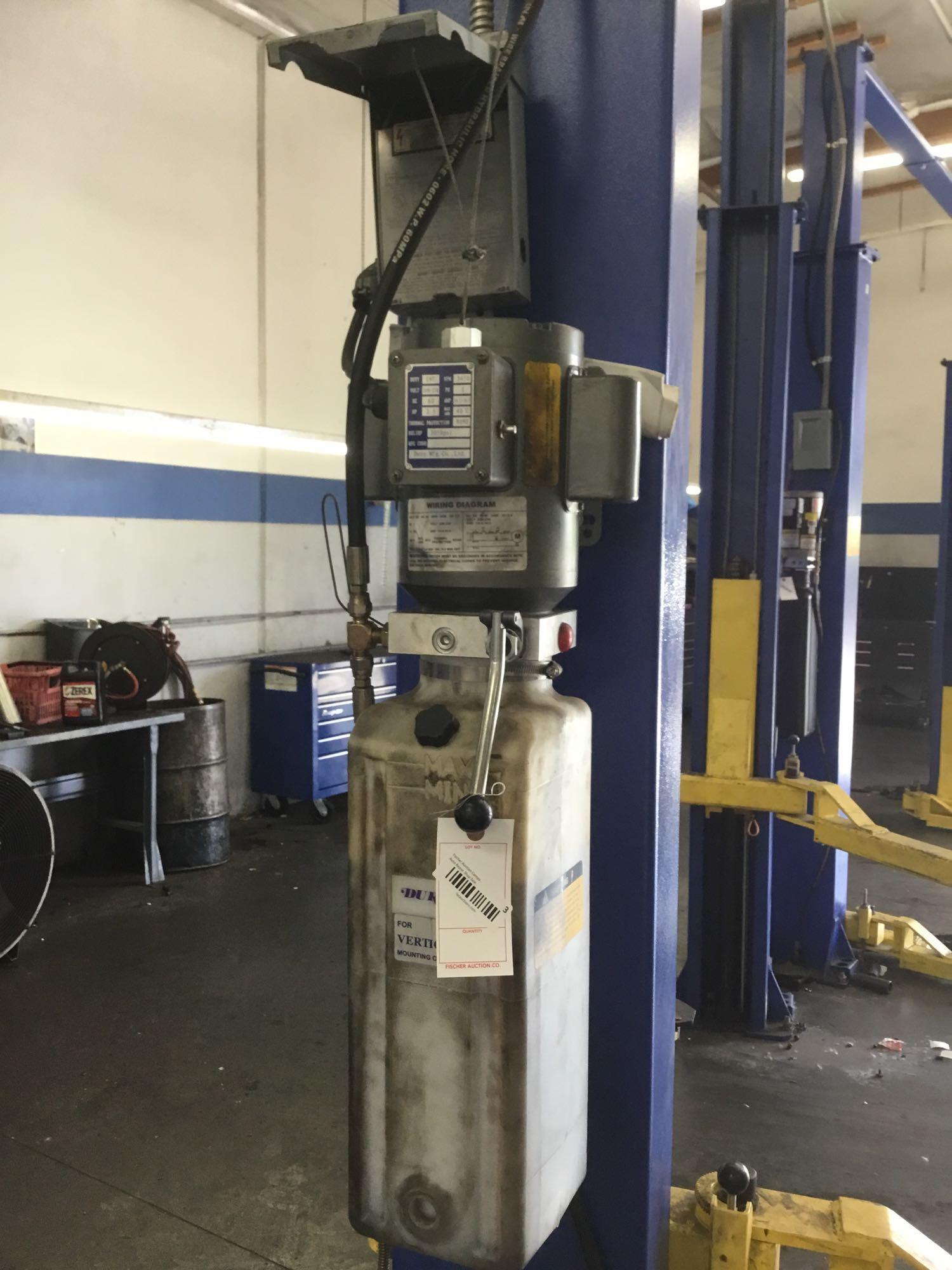 BISON 9KAC 9000 lb. Capacity Two Post Clear Floor - Asymmetric - Lift