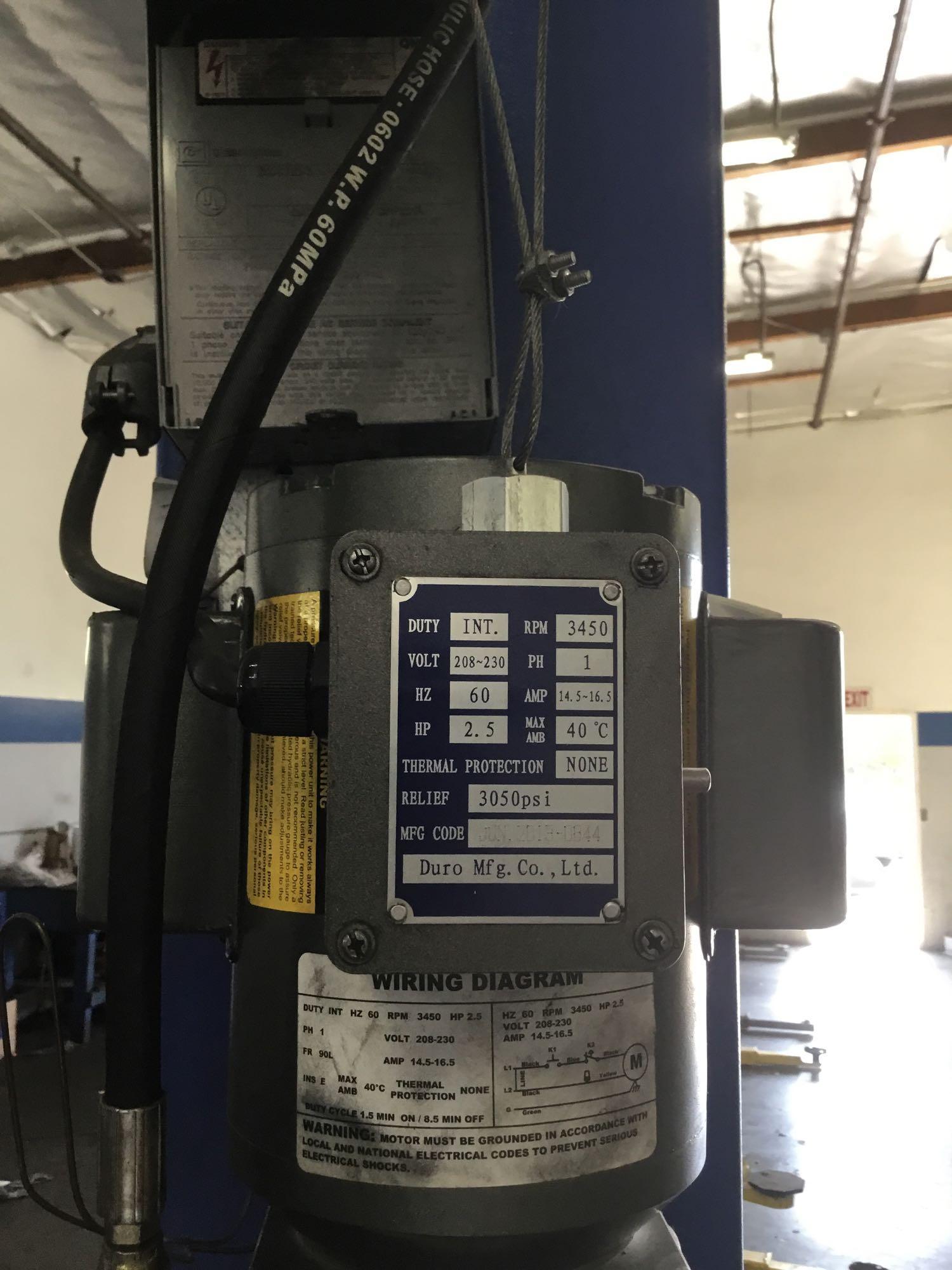 BISON 9KAC 9000 lb. Capacity Two Post Clear Floor - Asymmetric - Lift