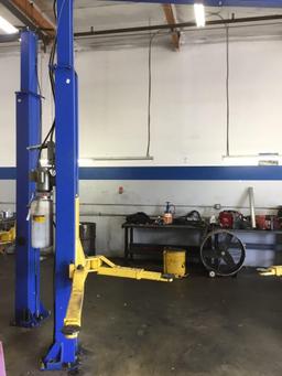 BISON 9KAC 9000 lb. Capacity Two Post Clear Floor - Asymmetric - Lift