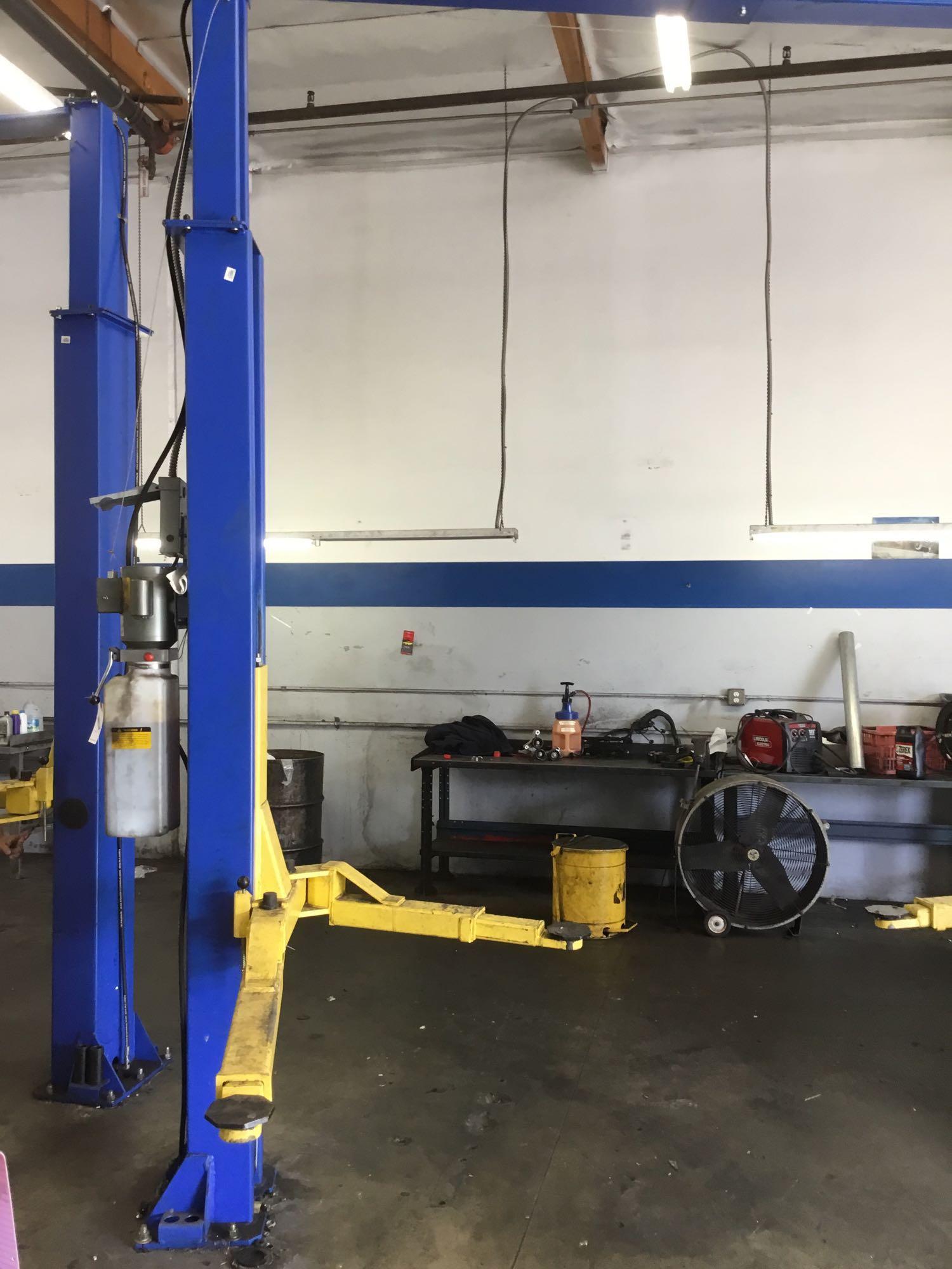 BISON 9KAC 9000 lb. Capacity Two Post Clear Floor - Asymmetric - Lift