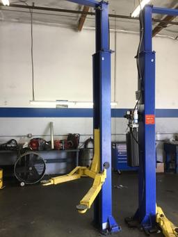 BISON 9KAC 9000 lb. Capacity Two Post Clear Floor - Asymmetric - Lift