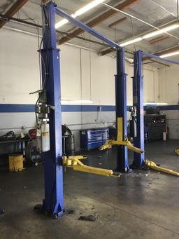 BISON 9KAC 9000 lb. Capacity Two Post Clear Floor - Asymmetric - Lift