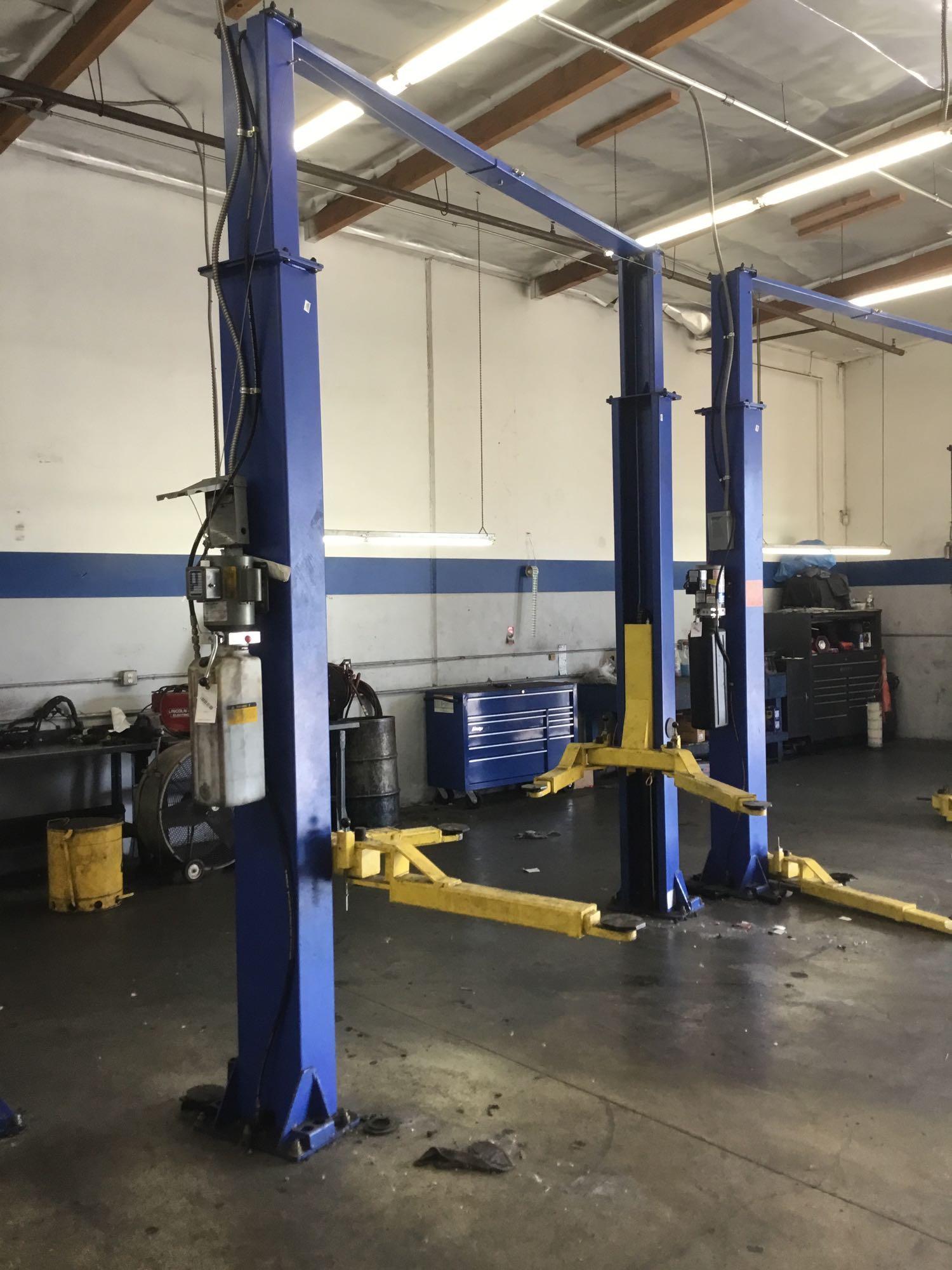BISON 9KAC 9000 lb. Capacity Two Post Clear Floor - Asymmetric - Lift