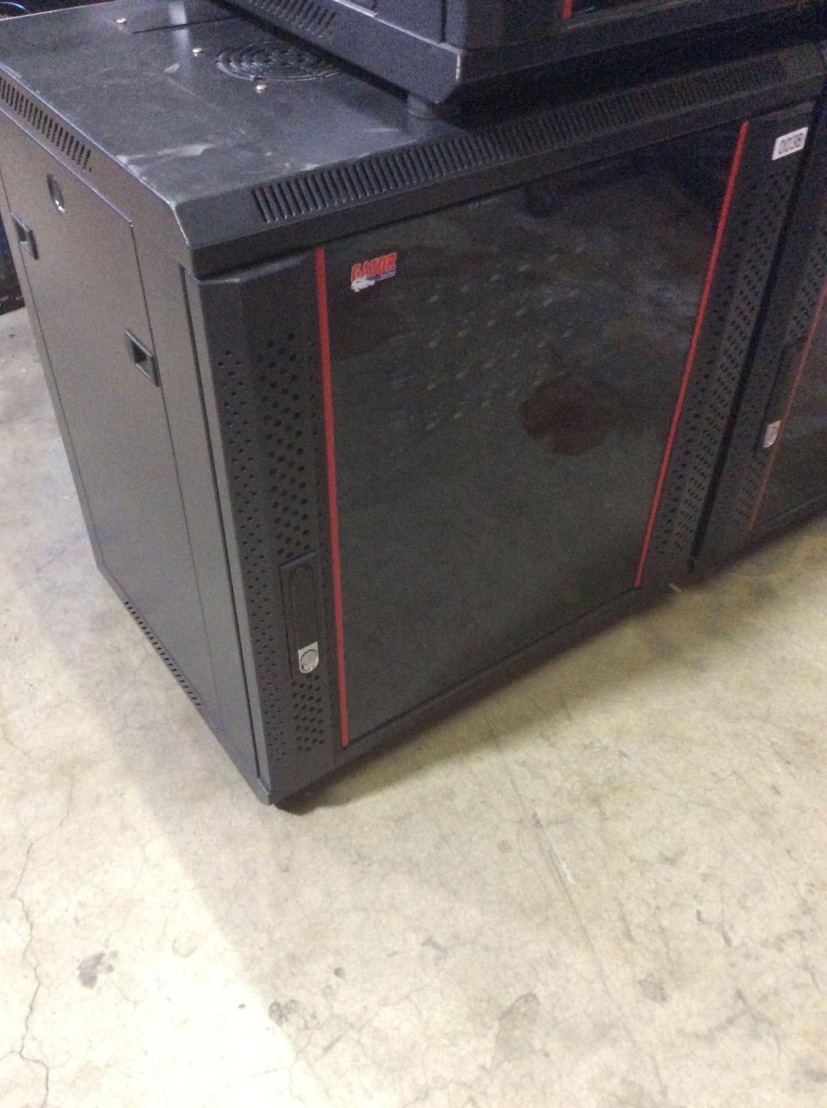 Gator Rack Case With Glass Door