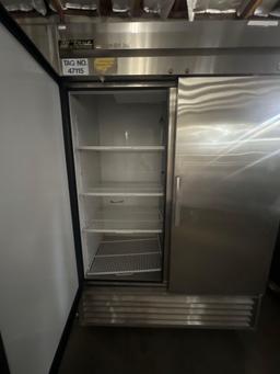 TRUE Reach-In Solid Swing Door Refrigerator*COLD*