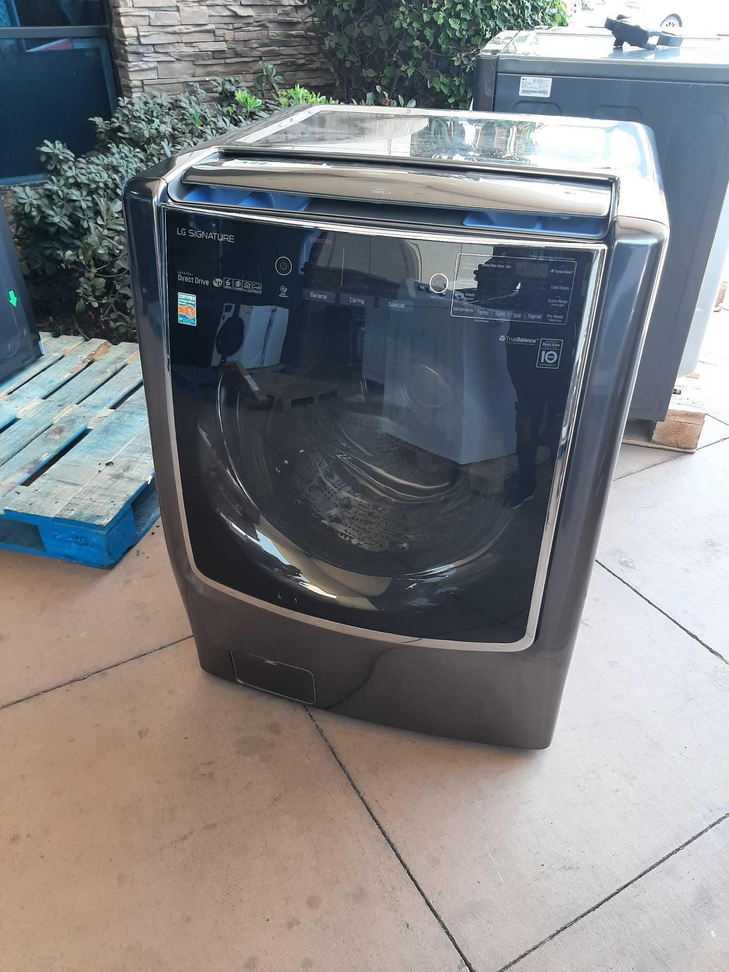 LG SIGNATURE 5.8 Cu. Ft. High Efficiency Smart Front Load Washer*PREVIOUSLY INSTALLED*