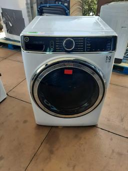 GE 5.0 Cu Ft High Efficiency Stackable Smart Front Load Washer*PREVIOUSLY INSTALLED*