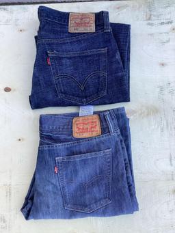 Box lot of assorted Levi jeans