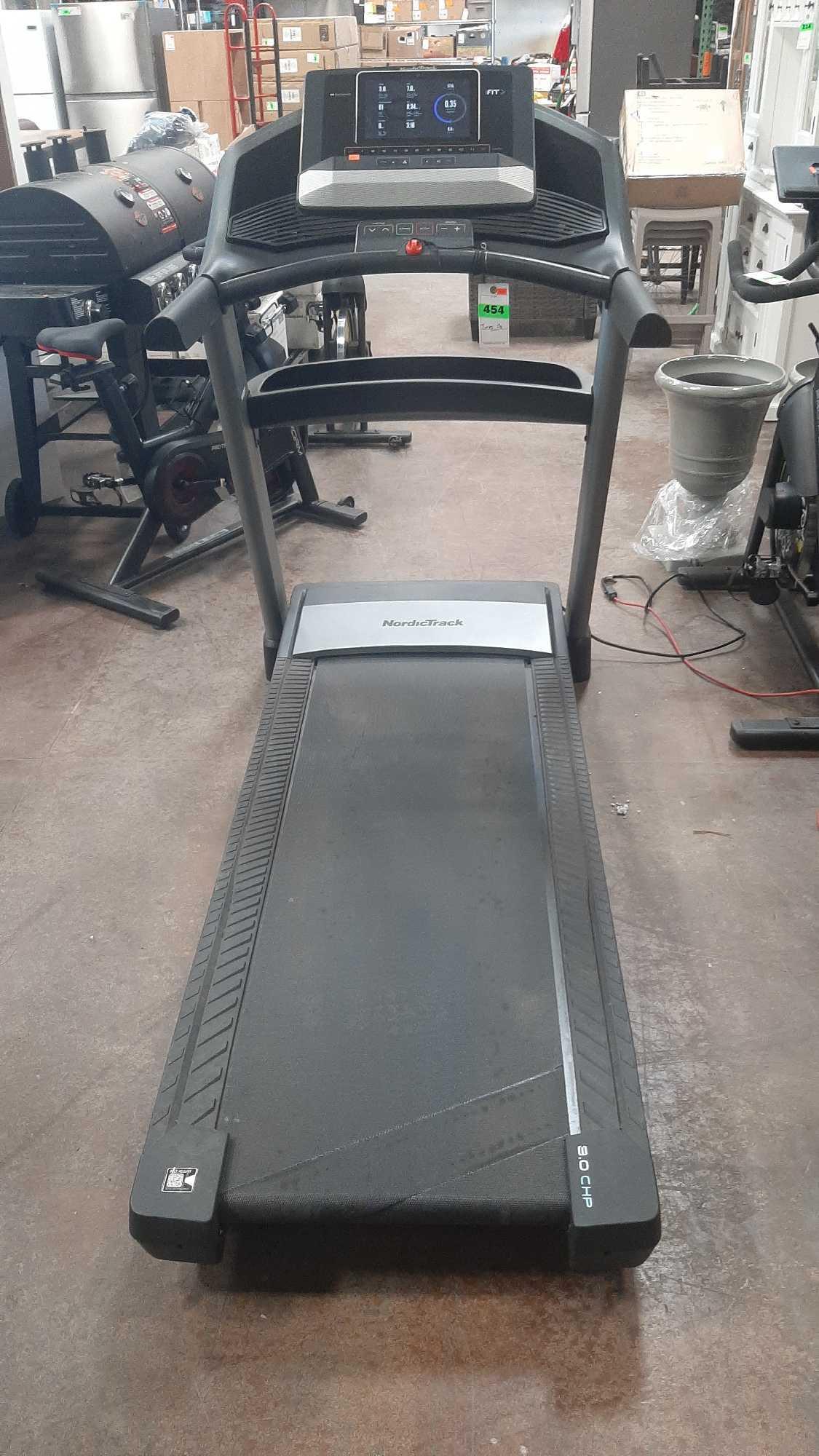 NordicTrack Elite 1000 Treadmill*TURNS ON*