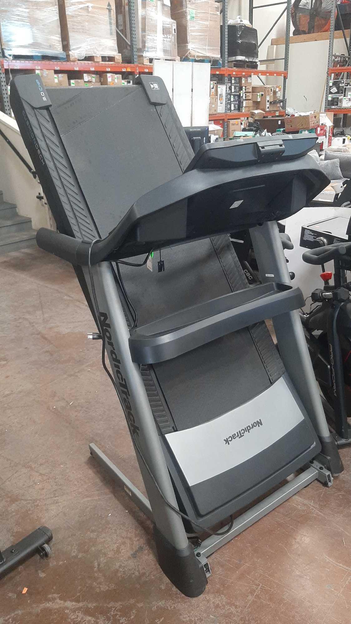 NordicTrack Elite 1000 Treadmill*TURNS ON*