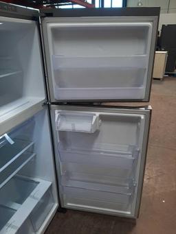 Samsung 17.6 cu. ft. Top Freezer Refrigerator*COLD*UNUSED*